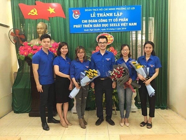 Đồng chí Hoàng Minh Hiếu - Phó Trưởng Ban Công tác thanh niên Thành đoàn đi thực tế tham gia hoạt động tại cơ sở